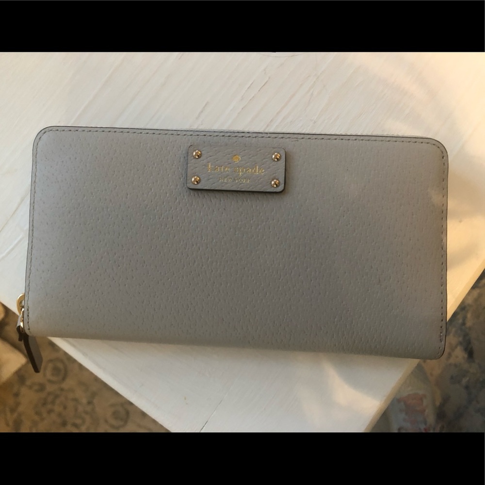 NEW Kate spade grey wallet. Never used before!